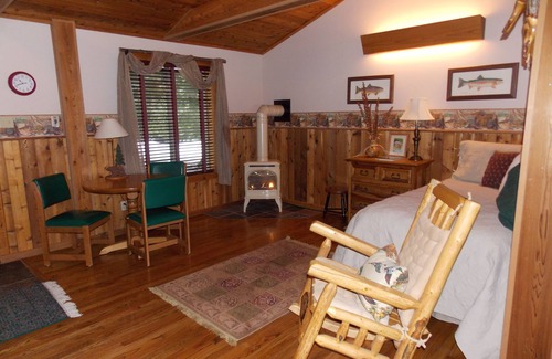 Noxon Casa | Hermoso albergue en un entorno de montaña sereno en el río Bull