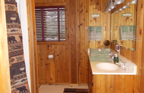 Noxon Casa | Hermoso albergue en un entorno de montaña sereno en el río Bull