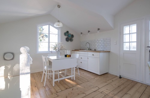 Lake Malaren Cabina | Beautiful Lofthus, cottage on a private beach plot by Lake Mälaren