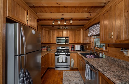 Turkey City Cabina | Hermosa Log Cabin en 17 acres en el noroeste de Pensilvania con bañera de hidromasaje