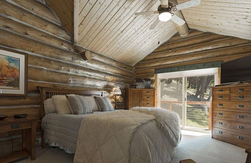 Polson Cabina | Hermosa cabaña de madera, privado, vistas al lago, cerca del acceso al lago.