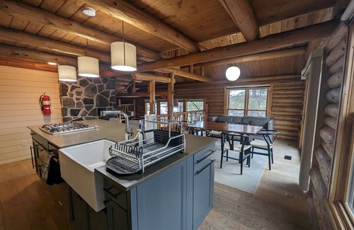 Grand Marais Cabina | Beautiful Log Cabin on Saganaga Lake