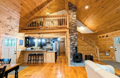 Ellsworth Casa | Lakeside Log Home near Acadia NP - fall foliage is here. BOOK NOW Oct. 14th-17th