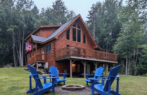 Ellsworth Casa | Lakeside Log Home near Acadia NP - fall foliage is here. BOOK NOW Oct. 14th-17th