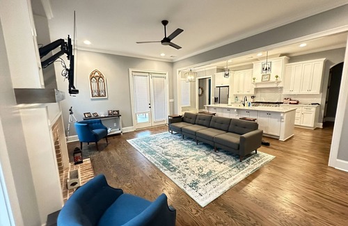 Evans Casa | Beautiful Masters Rental Quiet Neighborhood