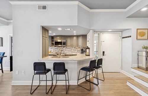 Palmetto Dunes Condominio | Beautiful Modern Pet Friendly Villa Overlooking Pool