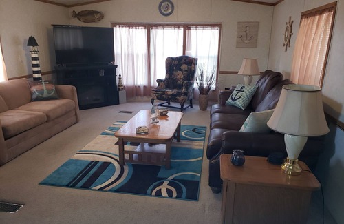 Oak Harbor Casa | Beautiful Mobile home! Just minutes from Lake Erie , Put in Bay & Kelly's Island