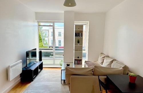 Finsbury Park Apartamento | Beautiful modern 1 bedroom apart overlooking shops
