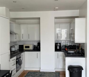 Finsbury Park Apartamento | Beautiful modern 1 bedroom apart overlooking shops