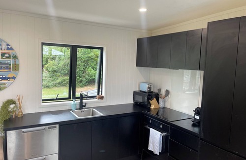Hihi Casa | Beautiful, modern 2 bedroom house right on the water in picturesque Hihi.