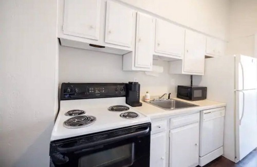 New Pathways Apartamento | Beautiful Modern Downtown Apartment