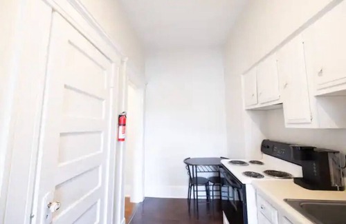 New Pathways Apartamento | Beautiful Modern Downtown Apartment