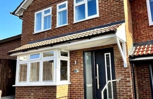 Hitchin Casa | Beautiful modern family home, parking and garden