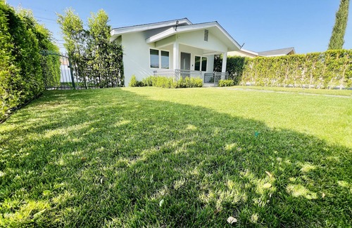 Glendale Casa | Beautiful Modern House in Prime Glendale