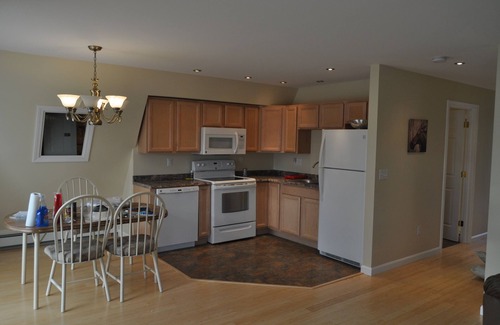 Glenburn Apartamento | Hermoso moderno en medio de un bosque cerca del lago, con acceso al lago
