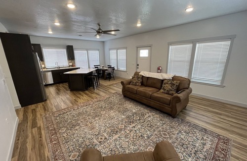 Pierre Casa | Beautiful Modern Lake House Along Lake Oahe.