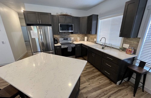 Pierre Casa | Beautiful Modern Lake House Along Lake Oahe.
