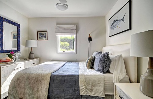 Culloden Shores Apartamento | Beautiful, modern Montauk retreat with wood stove by Harbor: 4 guests max