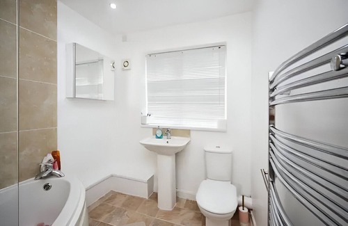 Solihull Casa | Beautiful Modren KingSize Bed Room