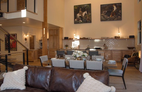 Warm Springs Casa | Beautiful Mountain Modern Home with well equipped kitchen. Perfect for families.