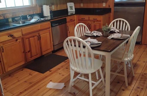 Clarkesville Cabina | Beautiful Mountain Cabin - 1/2 Mile from Lake Burton GA. Near Clayton , Helen