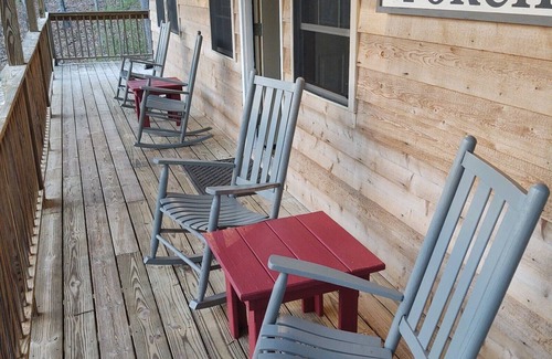 Clarkesville Cabina | Beautiful Mountain Cabin - 1/2 Mile from Lake Burton GA. Near Clayton , Helen