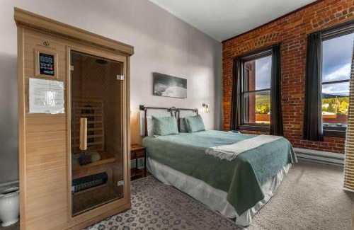 Leadville Casa | Beautiful Mountain Views in Iconic Building