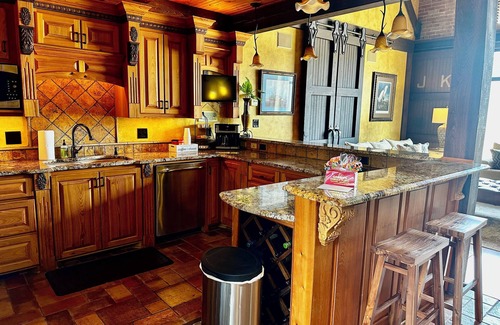 Natchez Condominio | Beautiful Natchez Condo one block from the Mississippi River that offers it all.