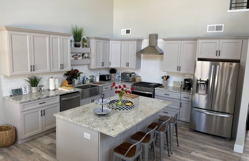 Russell Springs Casa | Beautiful NEW 4br 3 ba Barndaminium on Lake Cumberland