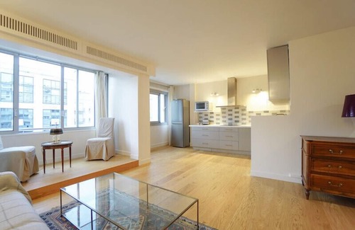 Suresnes Apartamento | Beautiful new Apartment with carpark