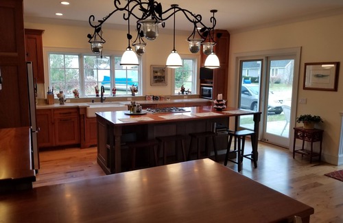 Leland Casa | Hermosa casa nueva en la ciudad y cerca del agua