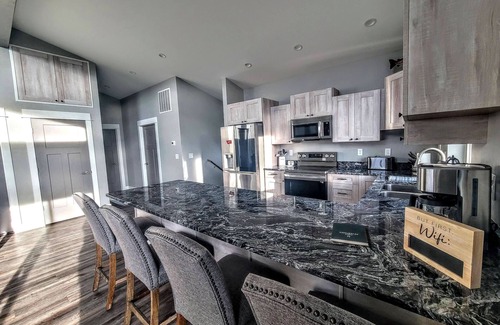 Wolf Creek Casa | BEAUTIFUL NEW home with THE BEST VIEWS OF THE MISSOURI RIVER