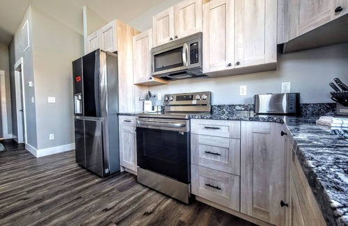 Wolf Creek Casa | BEAUTIFUL NEW home with THE BEST VIEWS OF THE MISSOURI RIVER