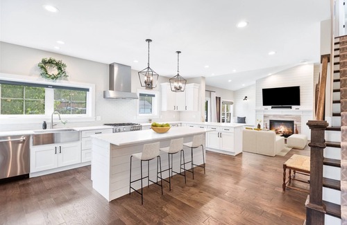 Fort Hunt Casa | Beautiful New Modern Farmhouse walkable to grocery, restaurants, trails, Potomac