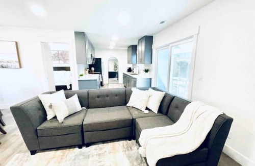Everett Casa | Beautiful NEW Rambler style