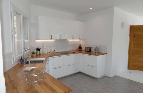 Santa Giulia Villa | Hermosa villa nueva de 300 m2, vista al mar, piscina, spa, sauna, gimnasio