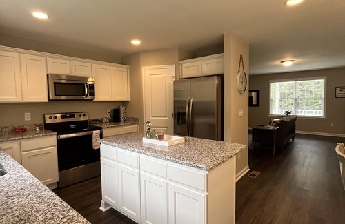 Jamestown Casa | Beautiful, Newer Jamestown 3 Bedroom House