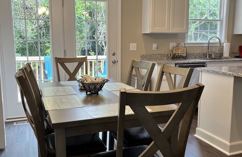 Jamestown Casa | Beautiful, Newer Jamestown 3 Bedroom House