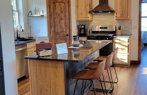 Piedmont Cabina | Beautiful Newly Constructed Cottage with Sauna & Views!