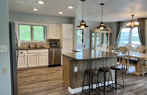 Brill Casa | Hermosa casa recién remodelada en Long Lake