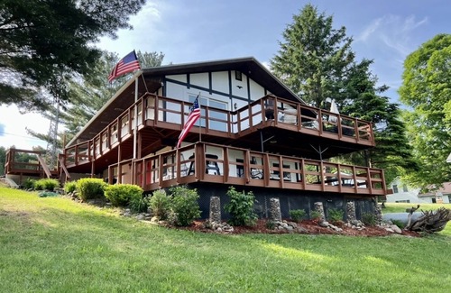 Brill Casa | Hermosa casa recién remodelada en Long Lake