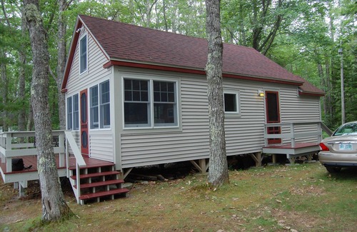 Nobleboro Cabaña | Hermosa casa recién renovada en el borde del agua del lago Pemaquid