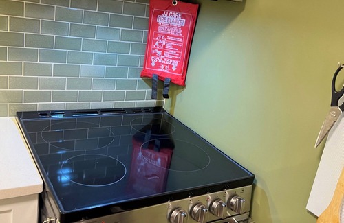 Brookmont Apartamento | Beautiful, newly renovated apartment 1 mile from DC on Potomac River