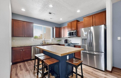 North Valley Casa | Beautiful North Valley home, garage, yard, BBQ