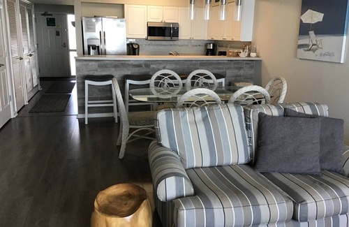 North Myrtle Beach Condominio | Propio condominio frente al mar de Decorater en Cherry Grove Beach - 3 habitaciones, 3 baños