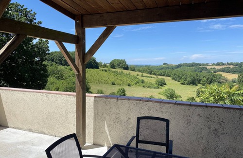 Lacepede Cabaña | Beautiful old cottage, with a rear terrace giving stunning panoramic views.