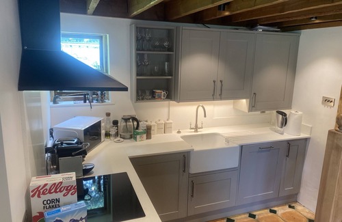 Petworth Casa | Beautiful one Bed Barn in national park 1 hr from London with small pool