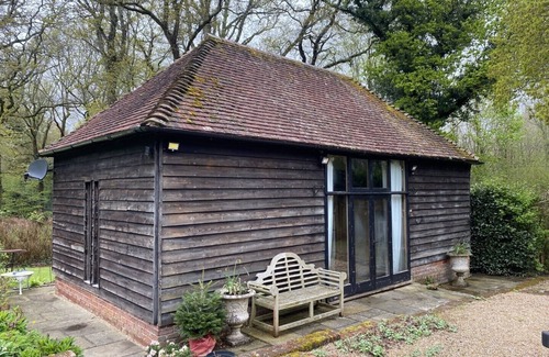 Petworth Casa | Beautiful one Bed Barn in national park 1 hr from London with small pool