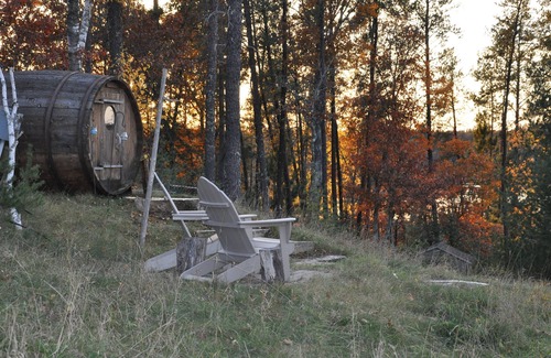 Minong Casa | Hermosa casa nueva de un nivel en un lago cristalino para divertirse durante todo el año