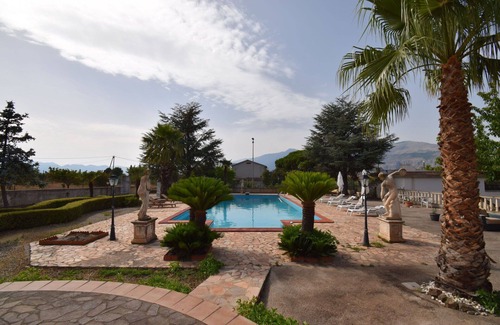 Castrovillari Villa | Casa de vacaciones privada con jacuzzi, WIFI, piscina privada, patio, vista panorámica